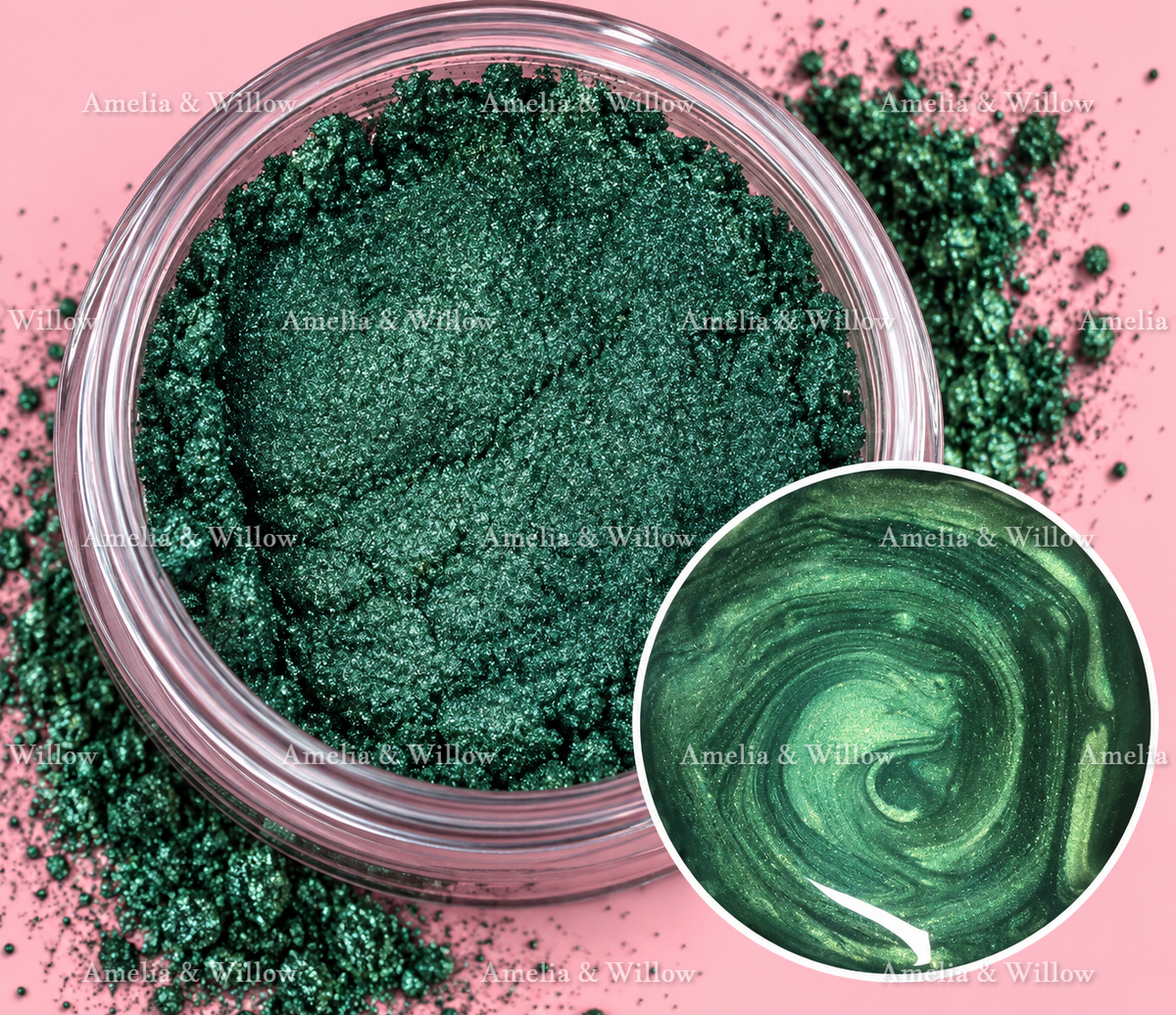 Emerald Eclipse mica powder 20g with deep green metallic shimmer and dispersed colour swatch